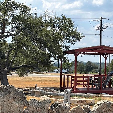 Outpost Motel Dripping Springs Extérieur photo