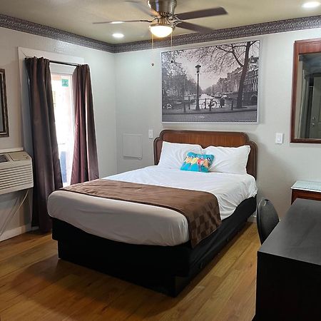 Outpost Motel Dripping Springs Extérieur photo