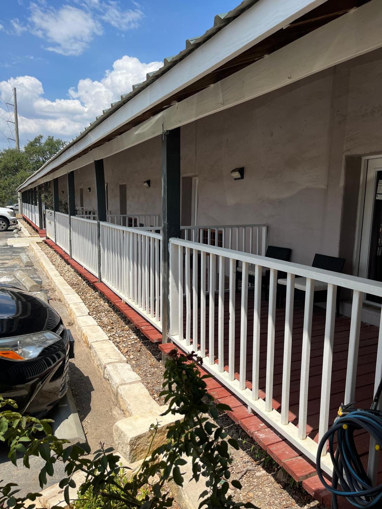 Outpost Motel Dripping Springs Extérieur photo