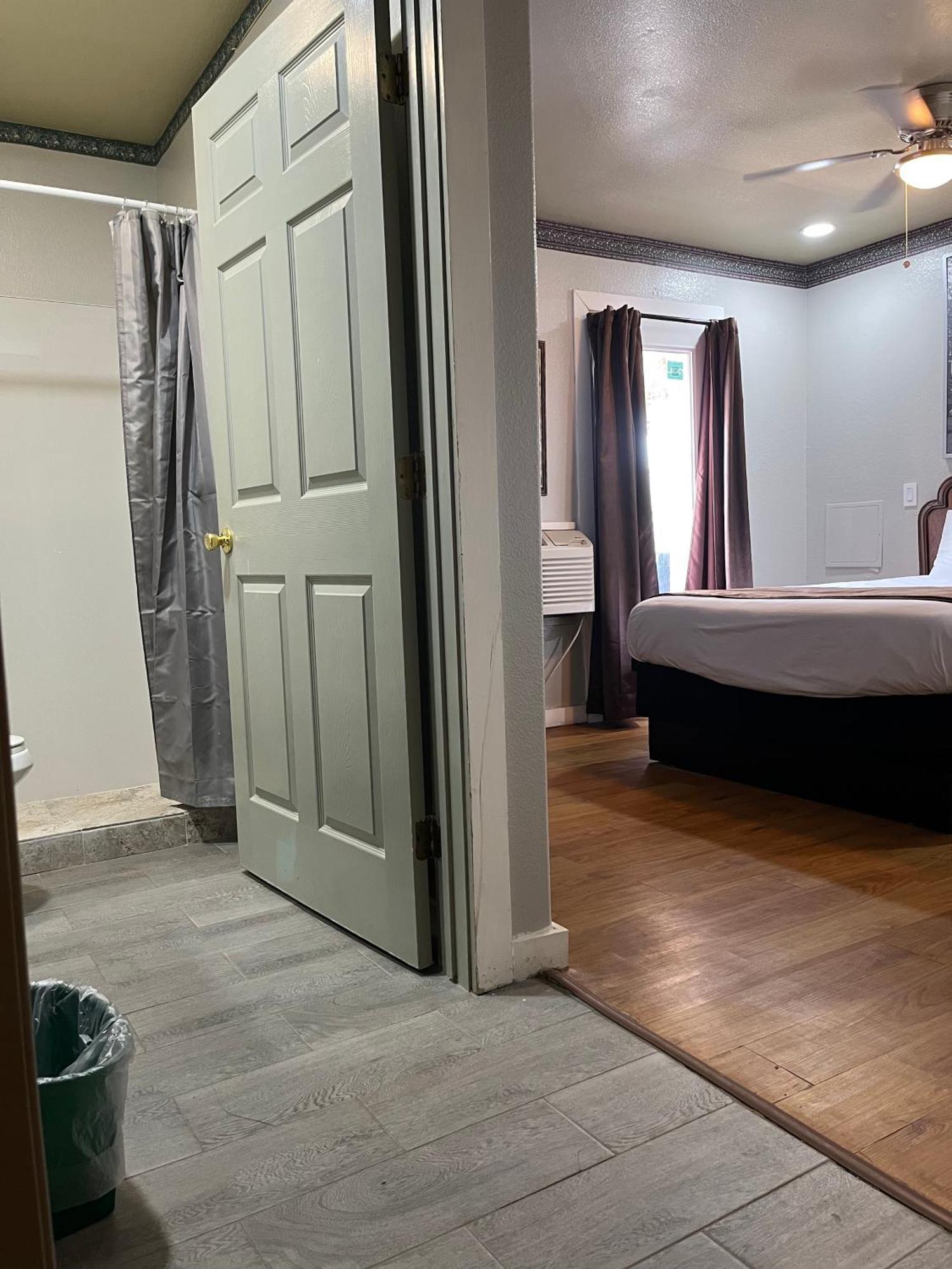 Outpost Motel Dripping Springs Extérieur photo