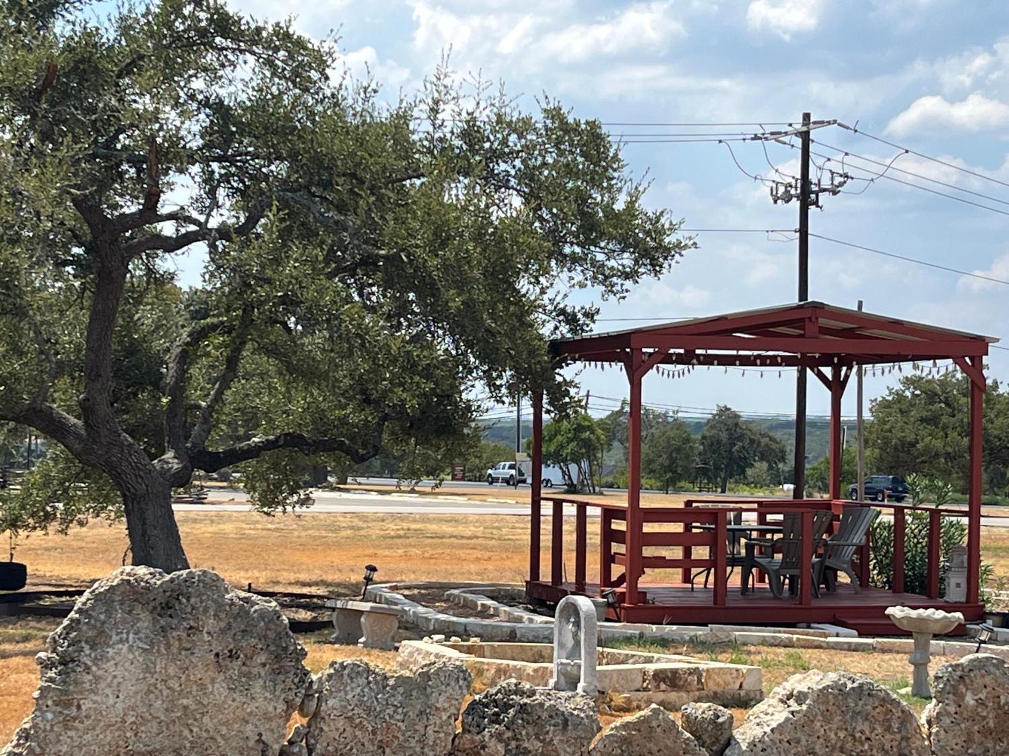 Outpost Motel Dripping Springs Extérieur photo