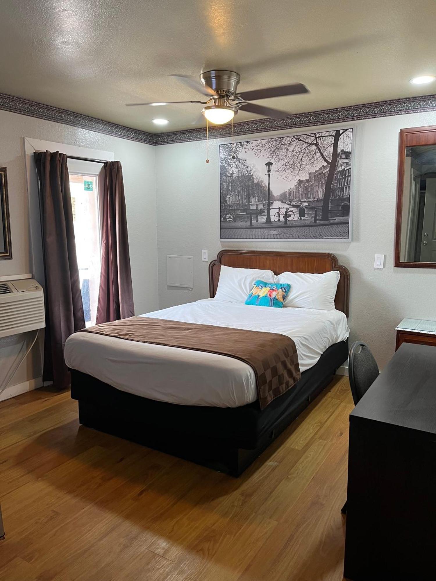 Outpost Motel Dripping Springs Extérieur photo